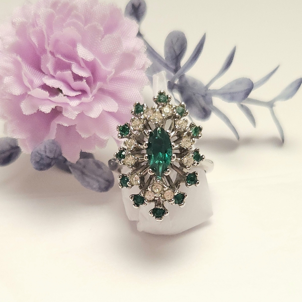 Vintage 18KT HGE White Gold Emerald & Cubic Zirconia Ring Cocktail Ring - Picture 5 of 14